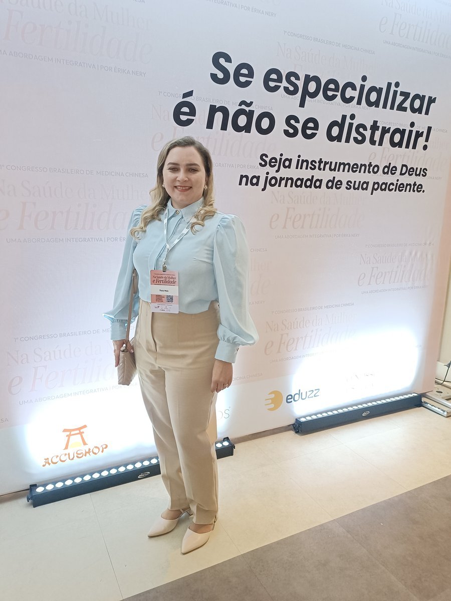 Thaís Melo no congresso de Medicina Chinesa na Saúde da Mulher e Fertilidade, em 2025